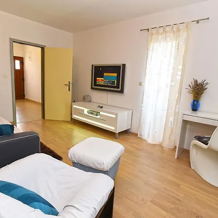 Apartment Monfiorenzo 1551 *